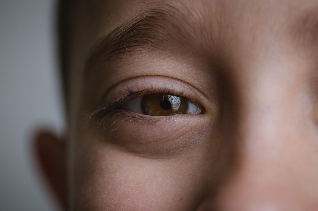 子どもが目を守るためのセルフチェックはどうすればいい？