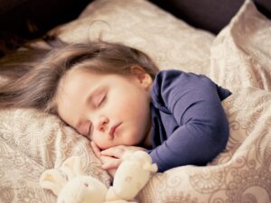 子どもに目薬は何歳から使える？