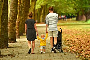 子どもにブルーライトカットメガネは本当に効果的？